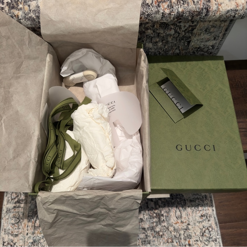 Designer Boxes, Shopping Bags, and Dustbags - Picture 8 of 8